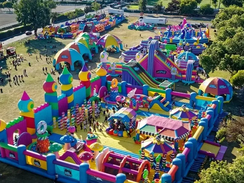 Mikä suojapeitemateriaali sopii paremmin pitkäaikaiseen ulkokäyttöön?