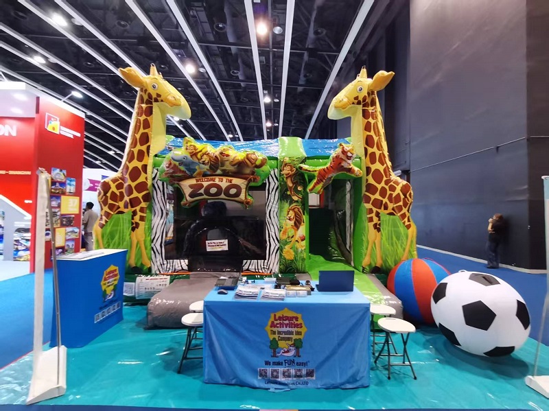 Leisure Activities® tuo eläintarhan IAAPA EXPO ASIA -näyttelyyn pysäyttävällä 4 metrin puhallettavalla pomppulinnalla
